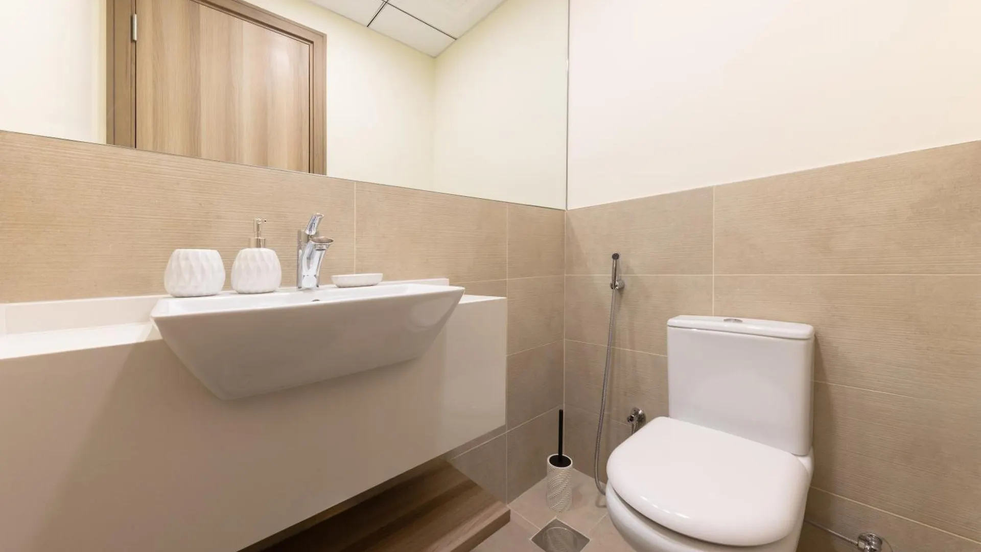 Brand New, Partial Canal View, Business Bay Dubai 0*,